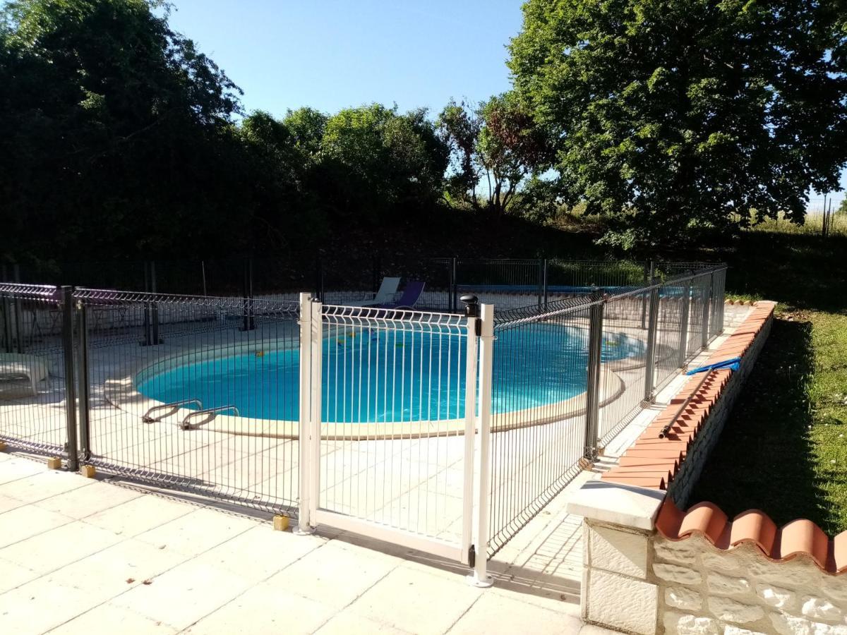 Les Ormes De Belluire Bed and Breakfast Buitenkant foto