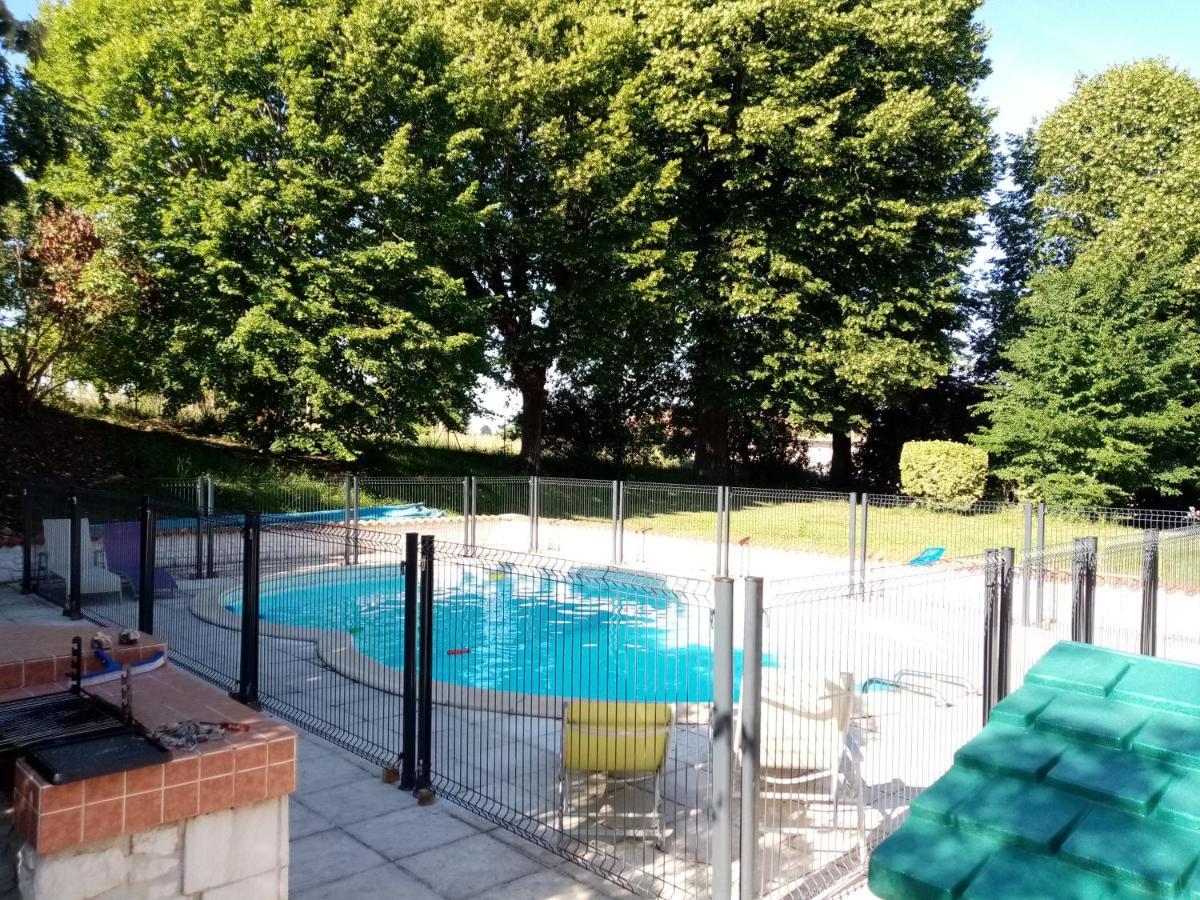Les Ormes De Belluire Bed and Breakfast Buitenkant foto