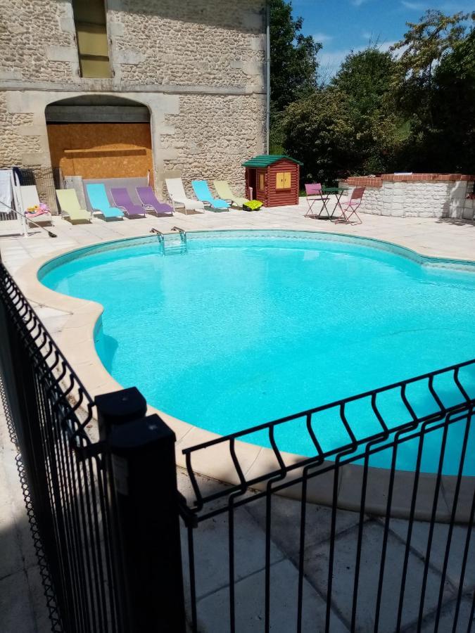 Les Ormes De Belluire Bed and Breakfast Buitenkant foto