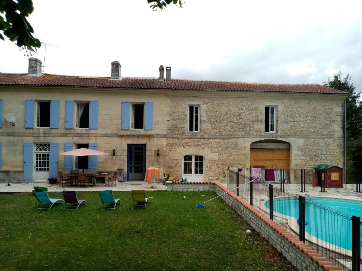 Les Ormes De Belluire Bed and Breakfast Buitenkant foto