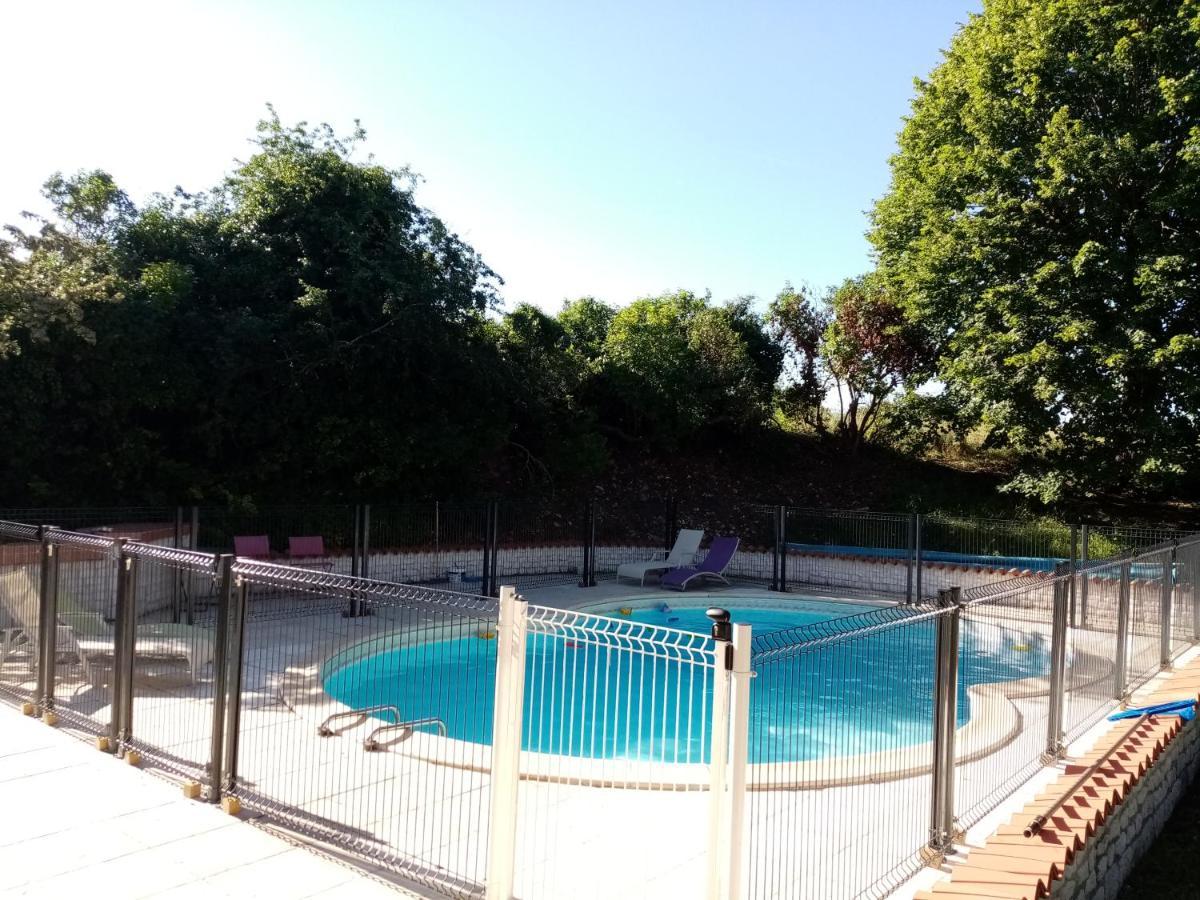 Les Ormes De Belluire Bed and Breakfast Buitenkant foto