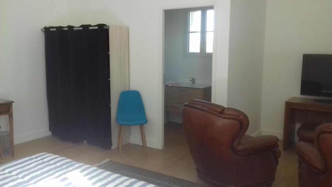 Les Ormes De Belluire Bed and Breakfast Buitenkant foto